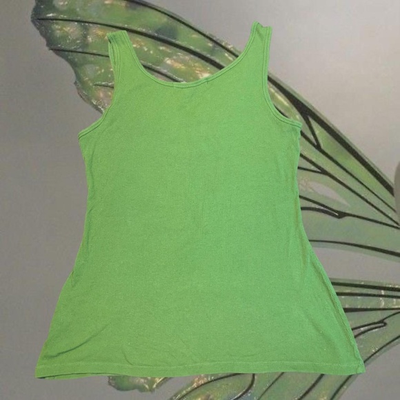 Simple y2k green tank top, with crochet detailing around collar. Very stretchy - Picture 3 of 3
